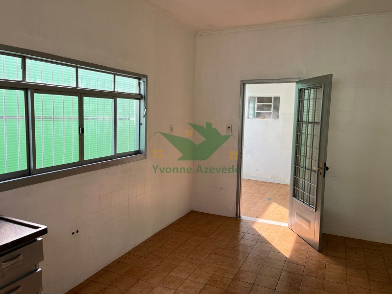 Casa para alugar com 2 quartos, 205m² - Foto 4